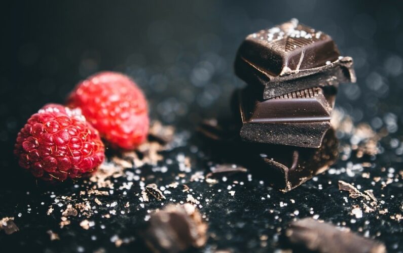 berries-chocolates-delicious-918327